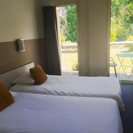 Hotel L'ile Du Saussay 3*