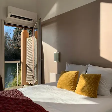 Hotel L'ile Du Saussay 3*