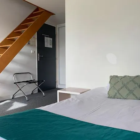 Hotel L'ile Du Saussay 3*