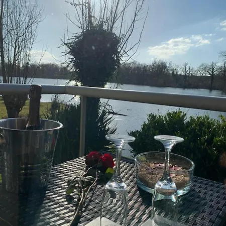 L'ile Du Saussay Hotel
