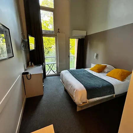 L'ile Du Saussay Hotel