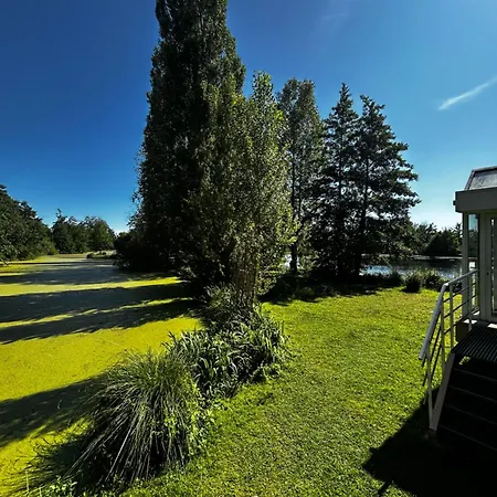 L'ile Du Saussay Hotel