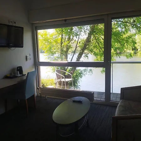 L'ile Du Saussay Hotel