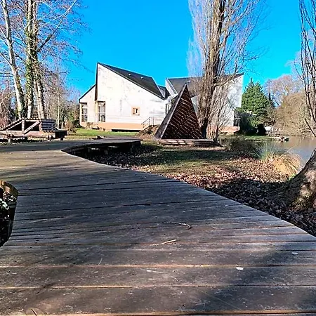 L'ile Du Saussay Hotel 3*